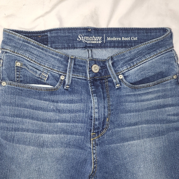 Mid-Rise Signature Levi Stratuss & Co Dark Wash Bootcut Jeans - Picture 4 of 5